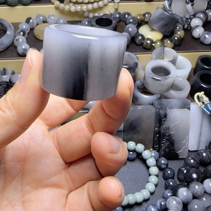 糊***李戒指路路通锁骨链