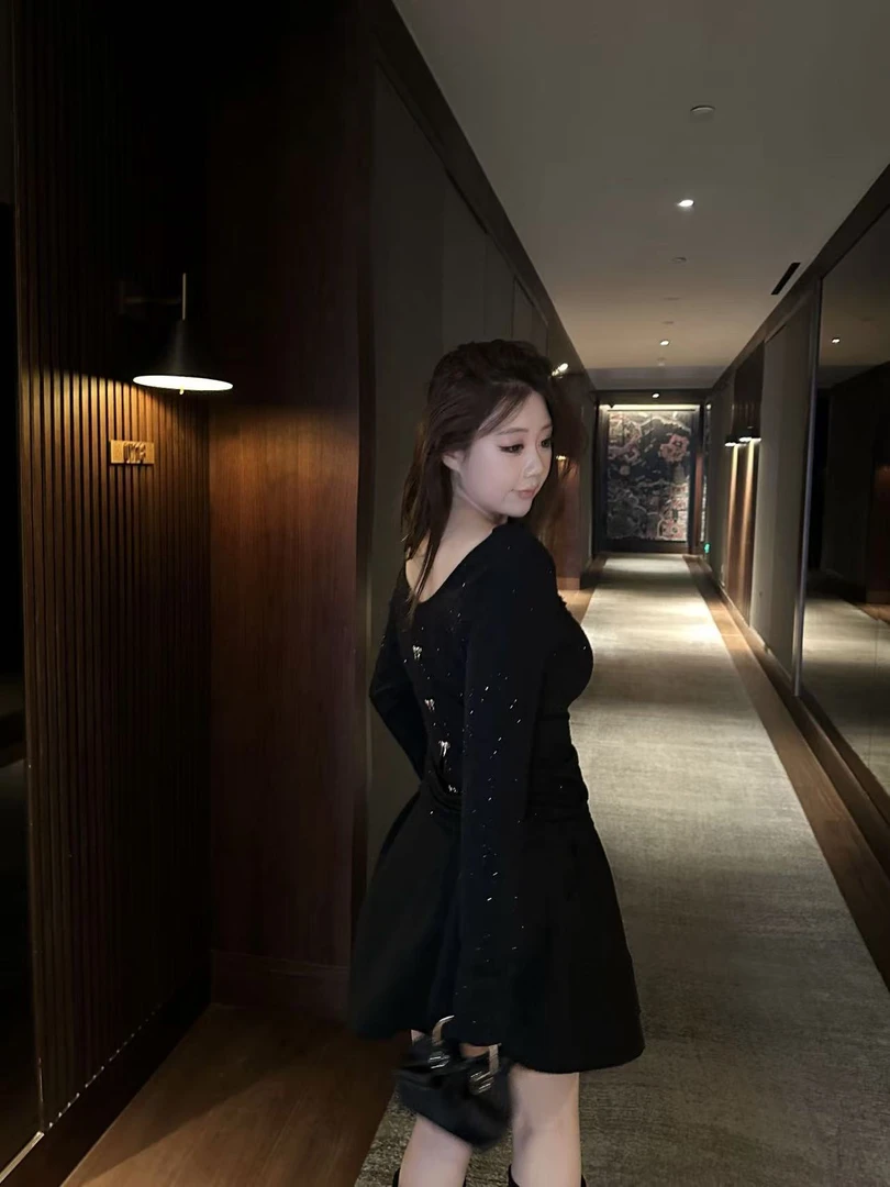 琪琪怪怪大码女装【出片高手】正反两穿亮闪镂空修身上衣T18388QD