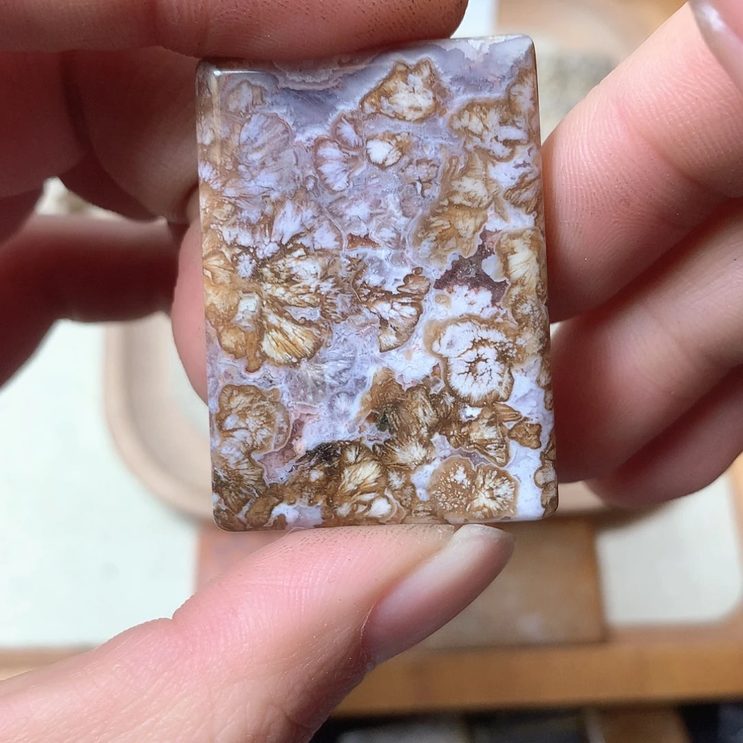 石英质玉颈饰未镶嵌?*昃