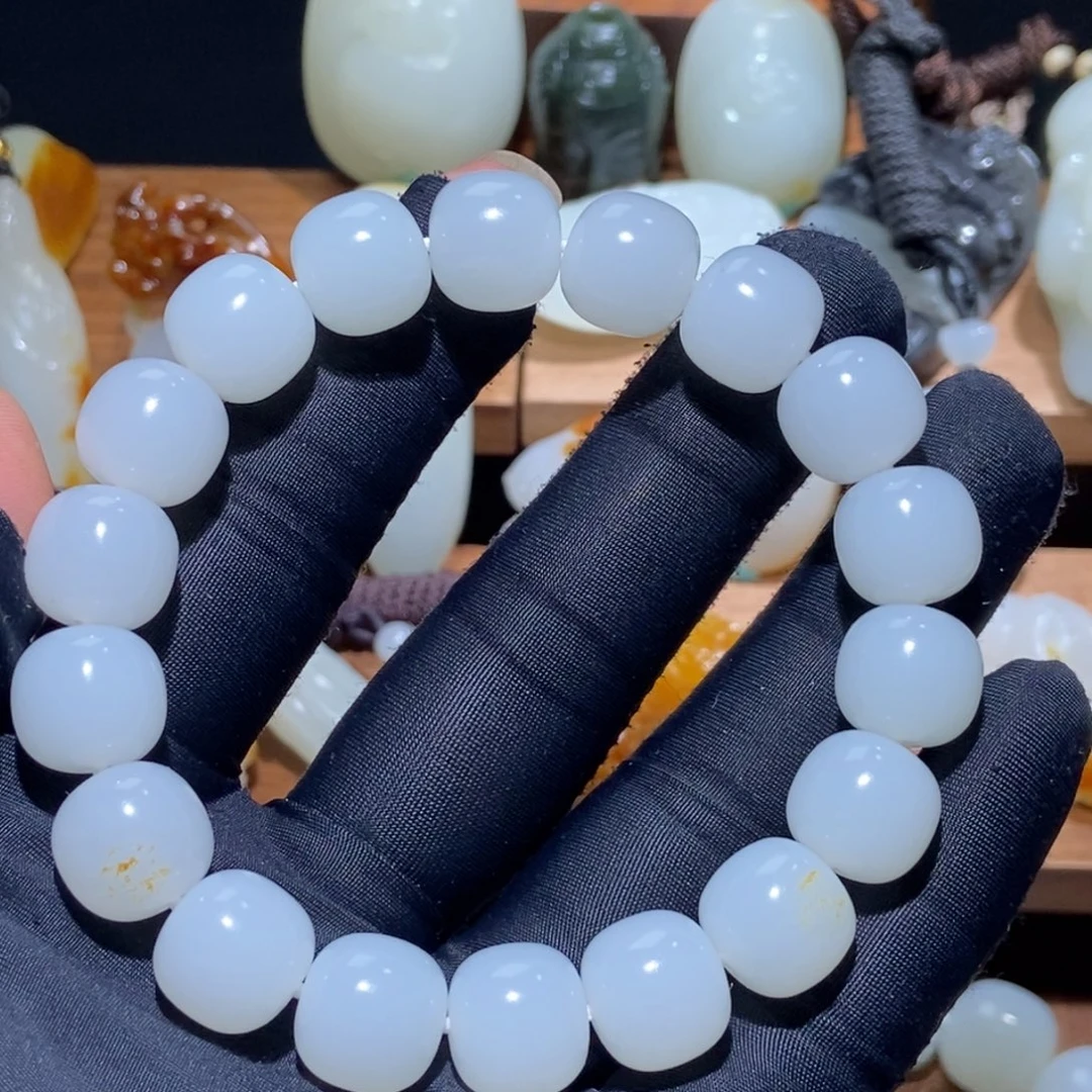 灰***发和田玉未镶嵌颈饰