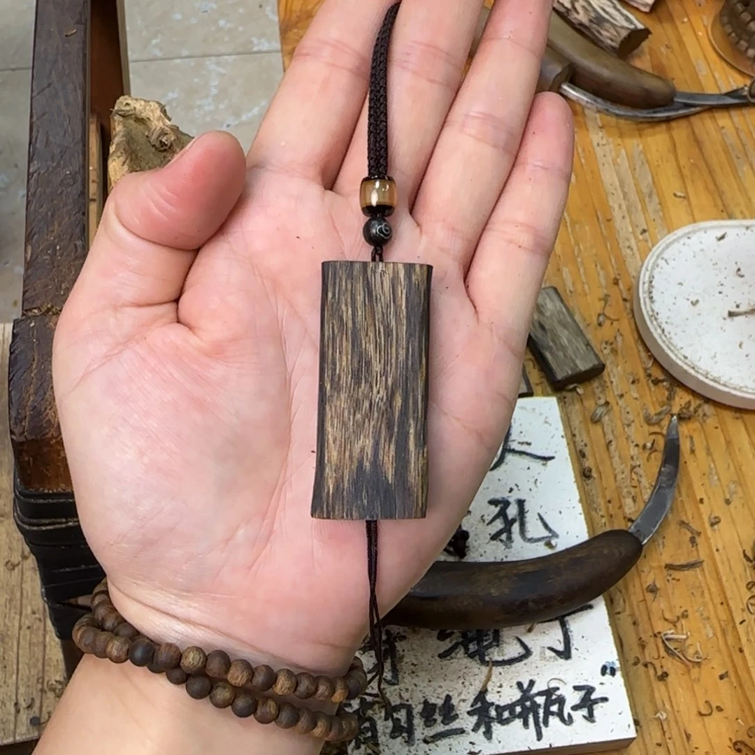 沉香吊坠素牌绿奇7.4克