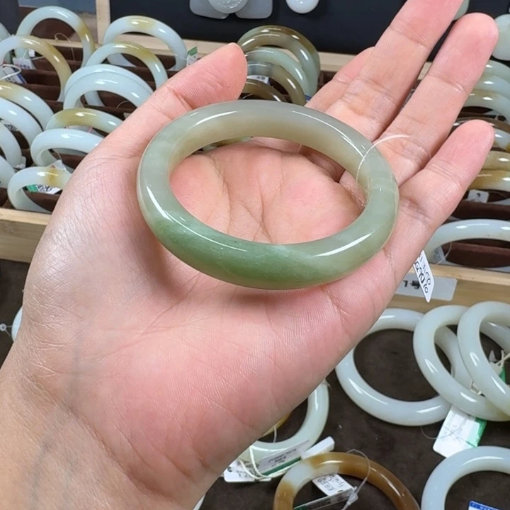 和田玉（青白玉）未镶嵌手镯