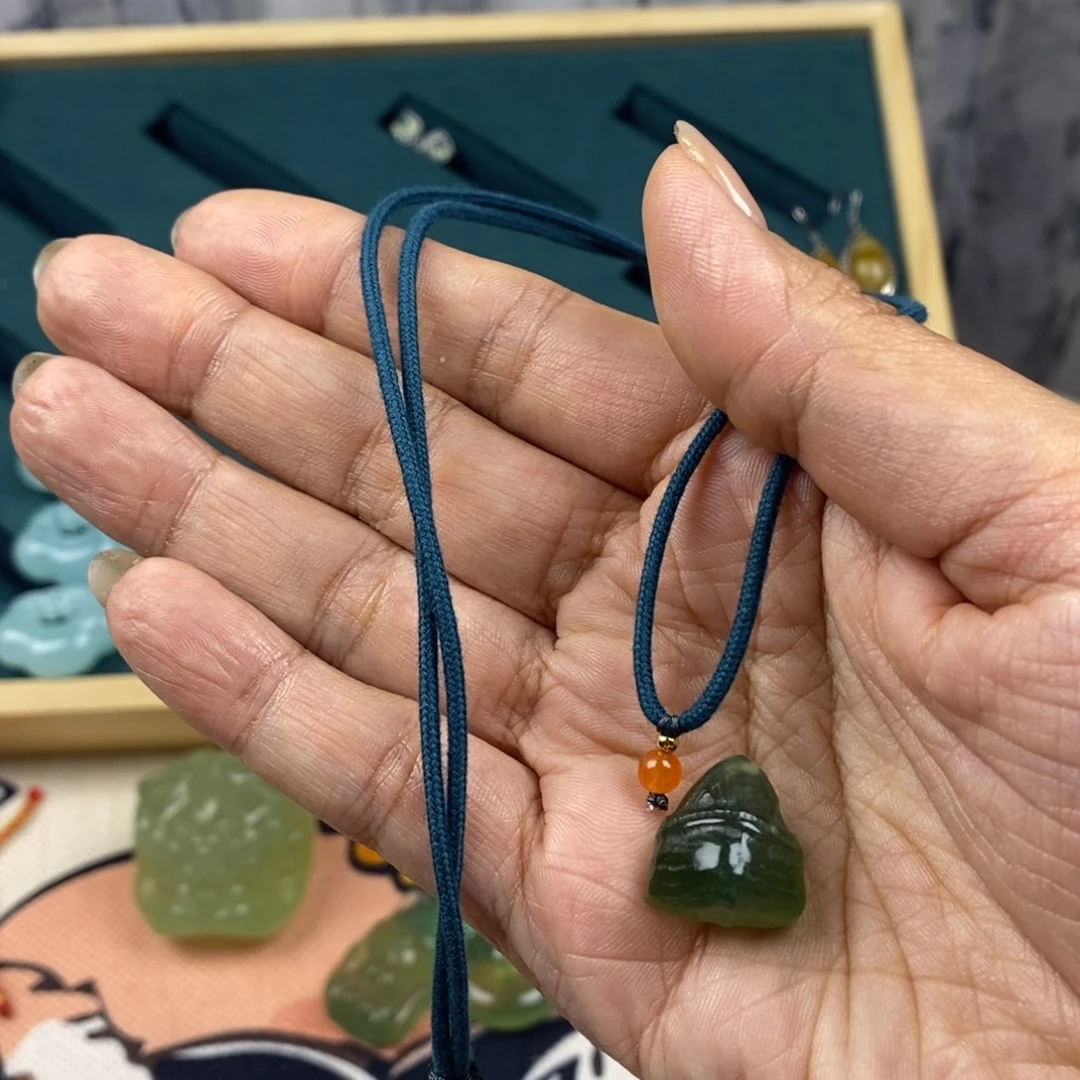 岫玉颈饰未镶嵌岫玉