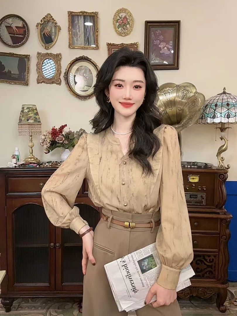 【港万】复古高级感V领气质宽松显瘦衬衫Y4780