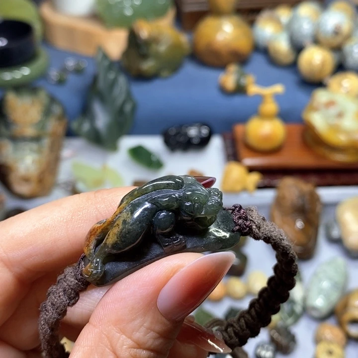 未镶嵌岫岩河磨玉（透闪石质玉）挂件手排