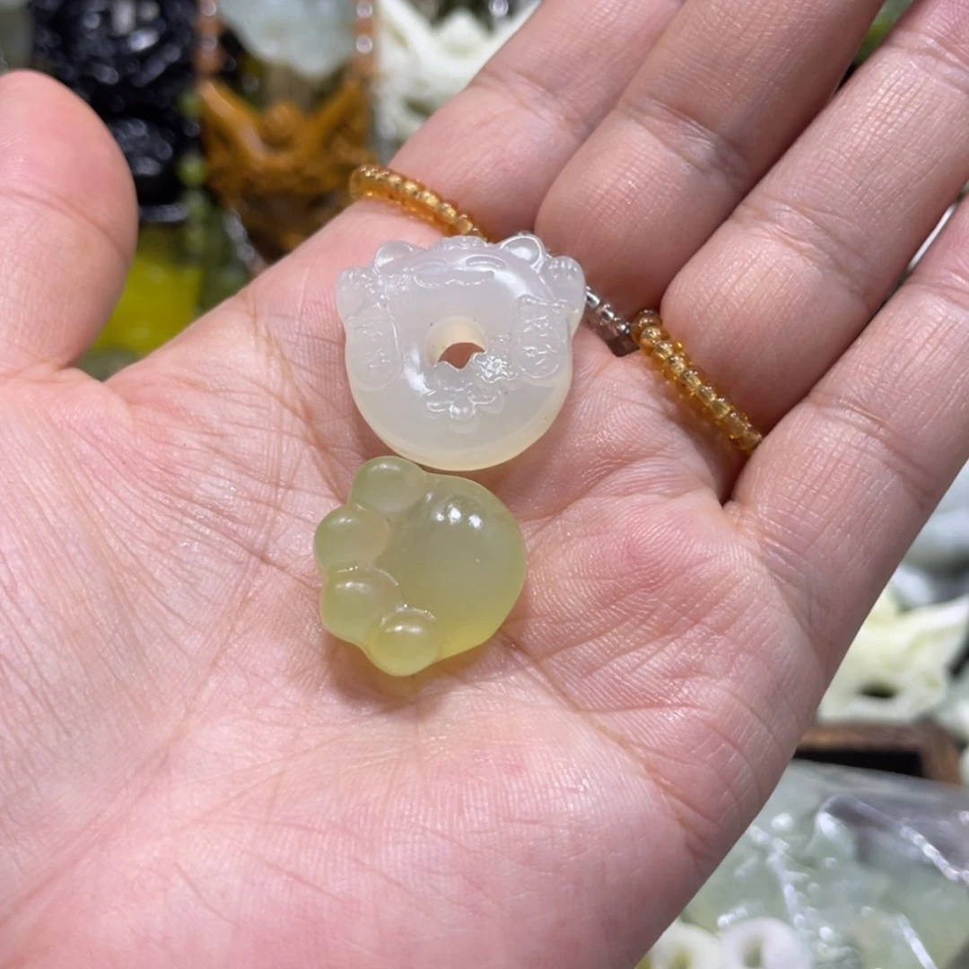 【闪购商品】岫玉颈饰未镶嵌小**困8吊坠