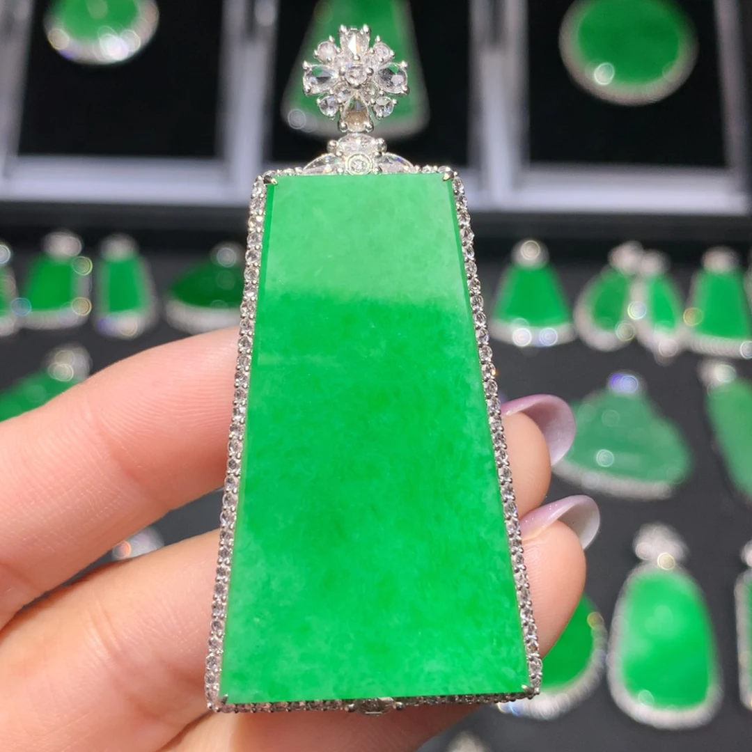 翡翠颈饰18K金镶嵌翡翠