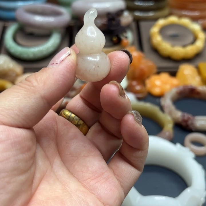 石英质玉未镶嵌手镯