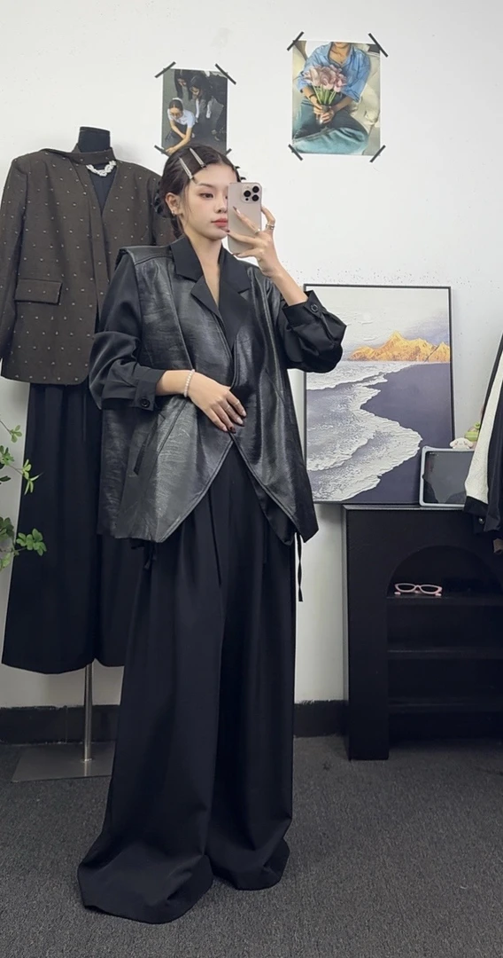 ［大囍·studlo］韩版设计感不规则PU皮无袖马甲外套马夹