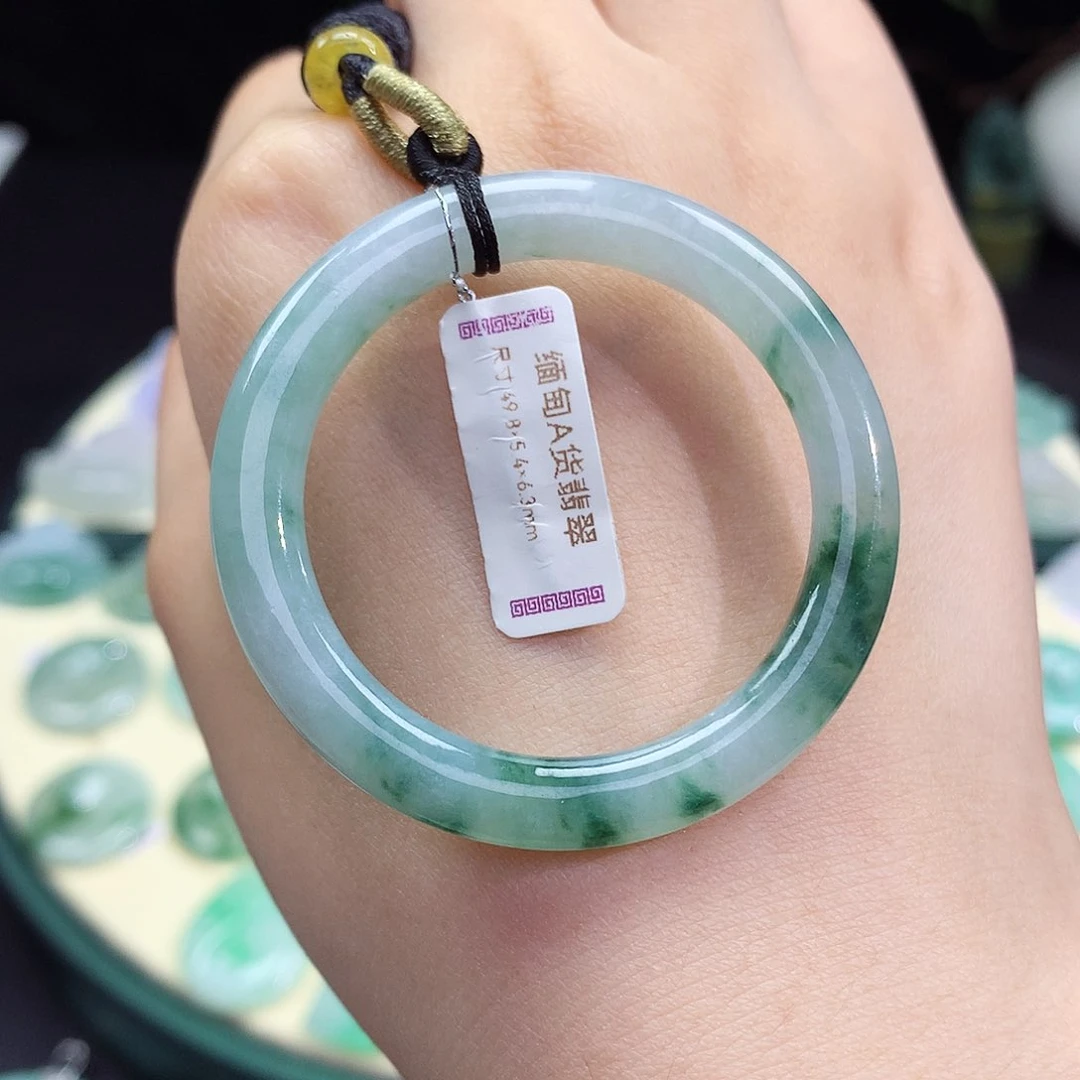 翡翠未镶嵌颈饰平安环