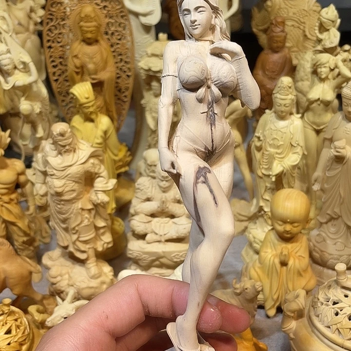 黄杨木瑕疵拖鞋美女
