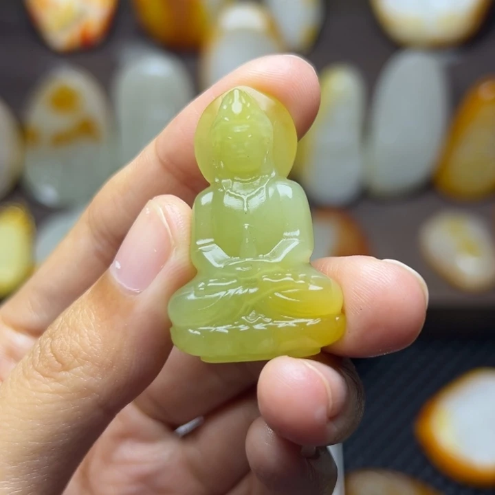 知***哥和田玉未镶嵌颈饰