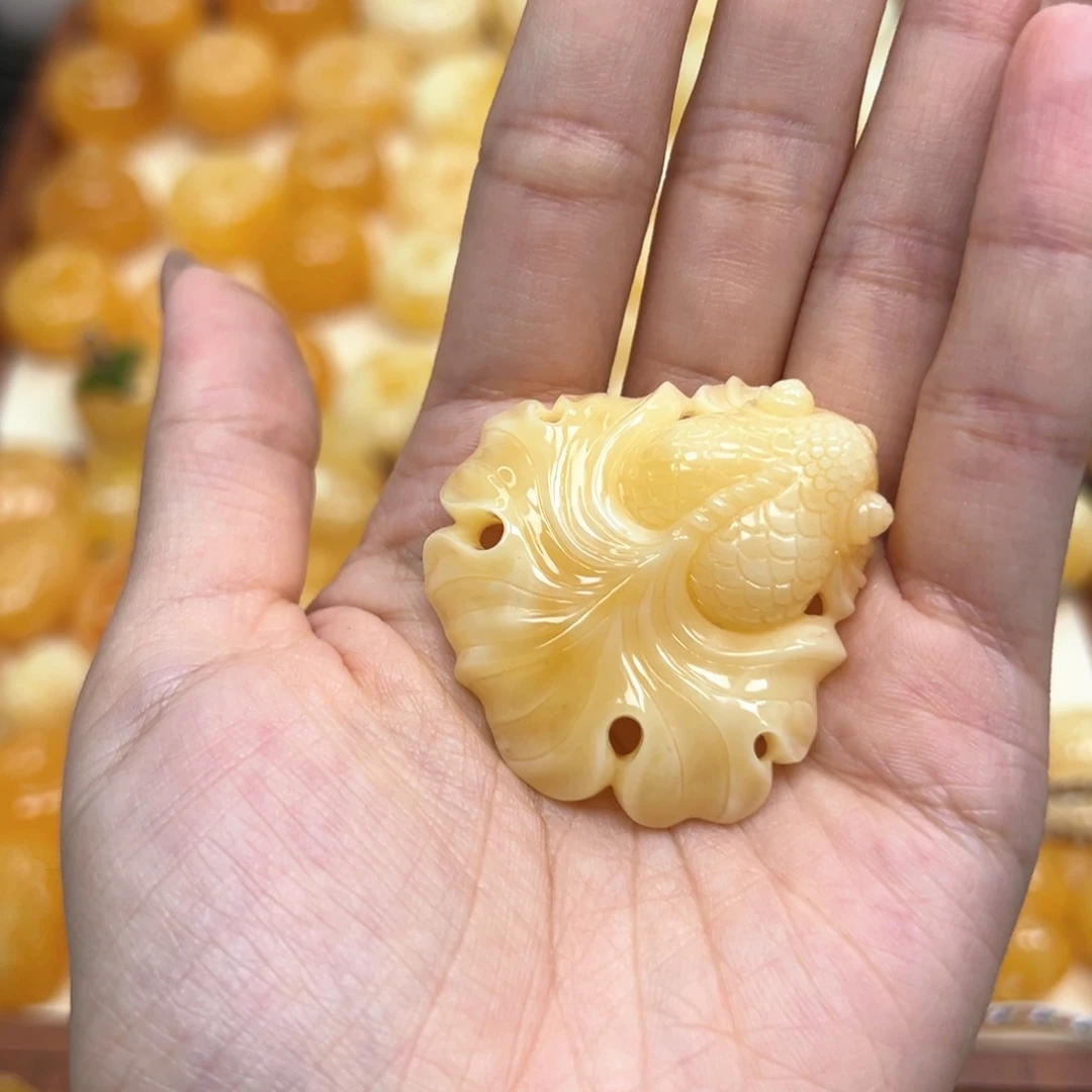 小***金琥珀颈饰未镶嵌蜜蜡