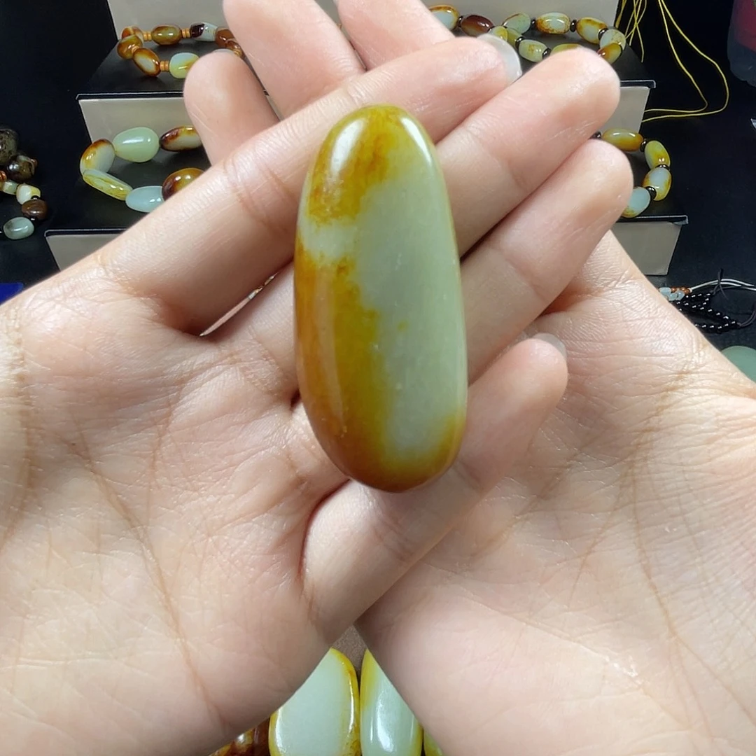 和田玉未镶嵌颈饰小*猫