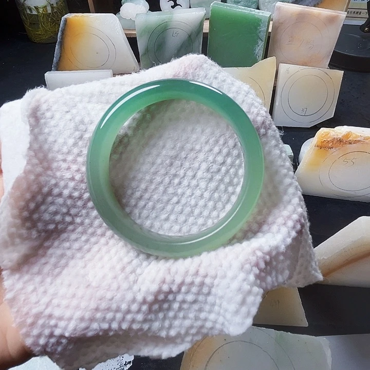 定制石英质玉（非洲翠）