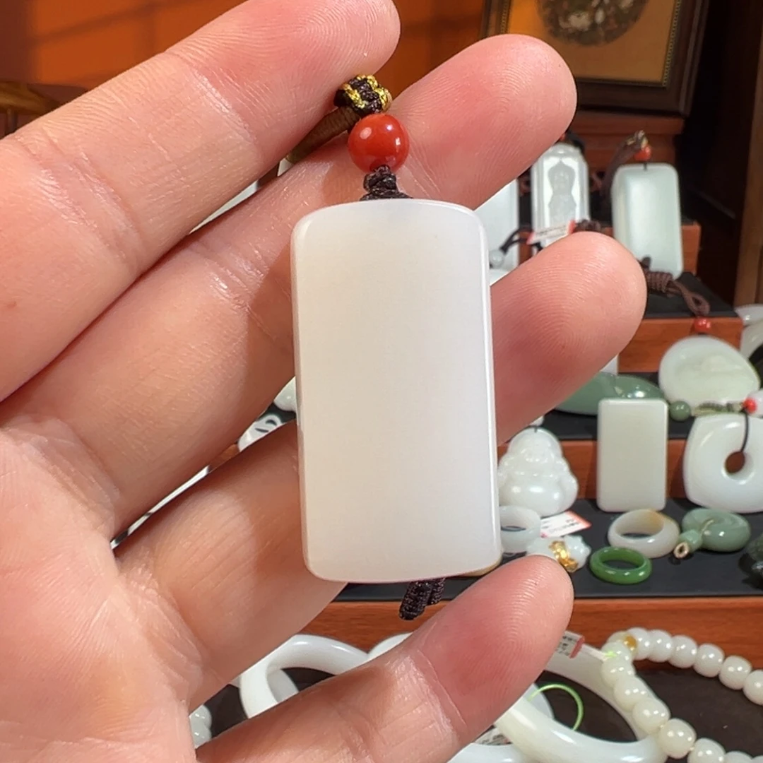 交***本和田玉未镶嵌颈饰