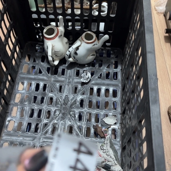 飞***剧陶瓷工艺品000444
