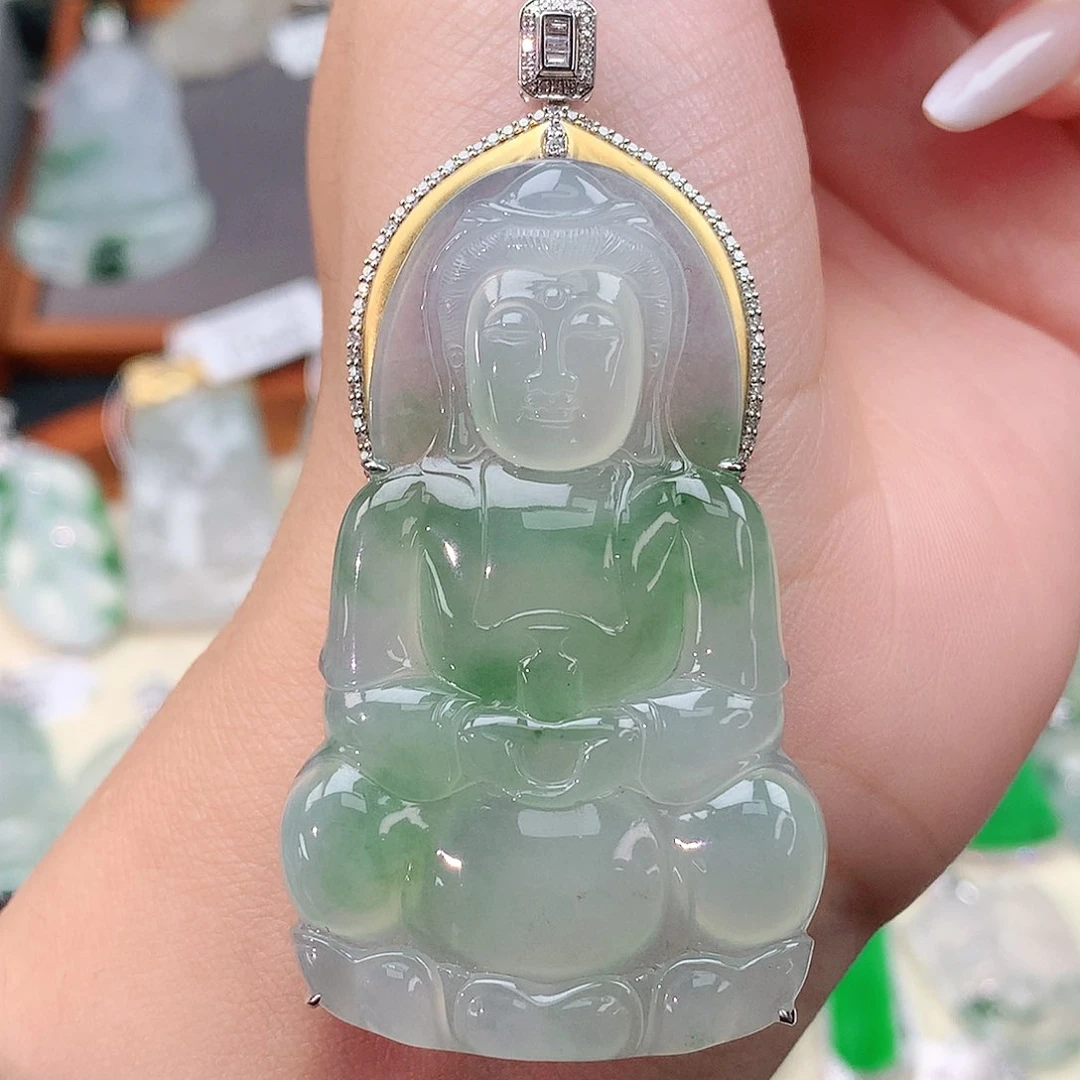 颈饰18K金镶嵌翡翠观音