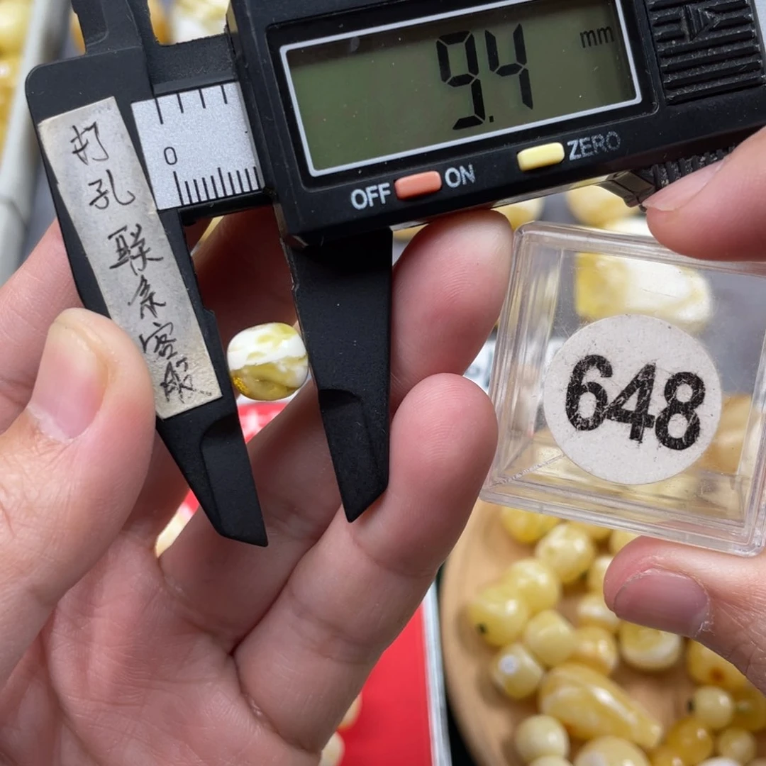 蜜蜡珠宝奇石未镶嵌