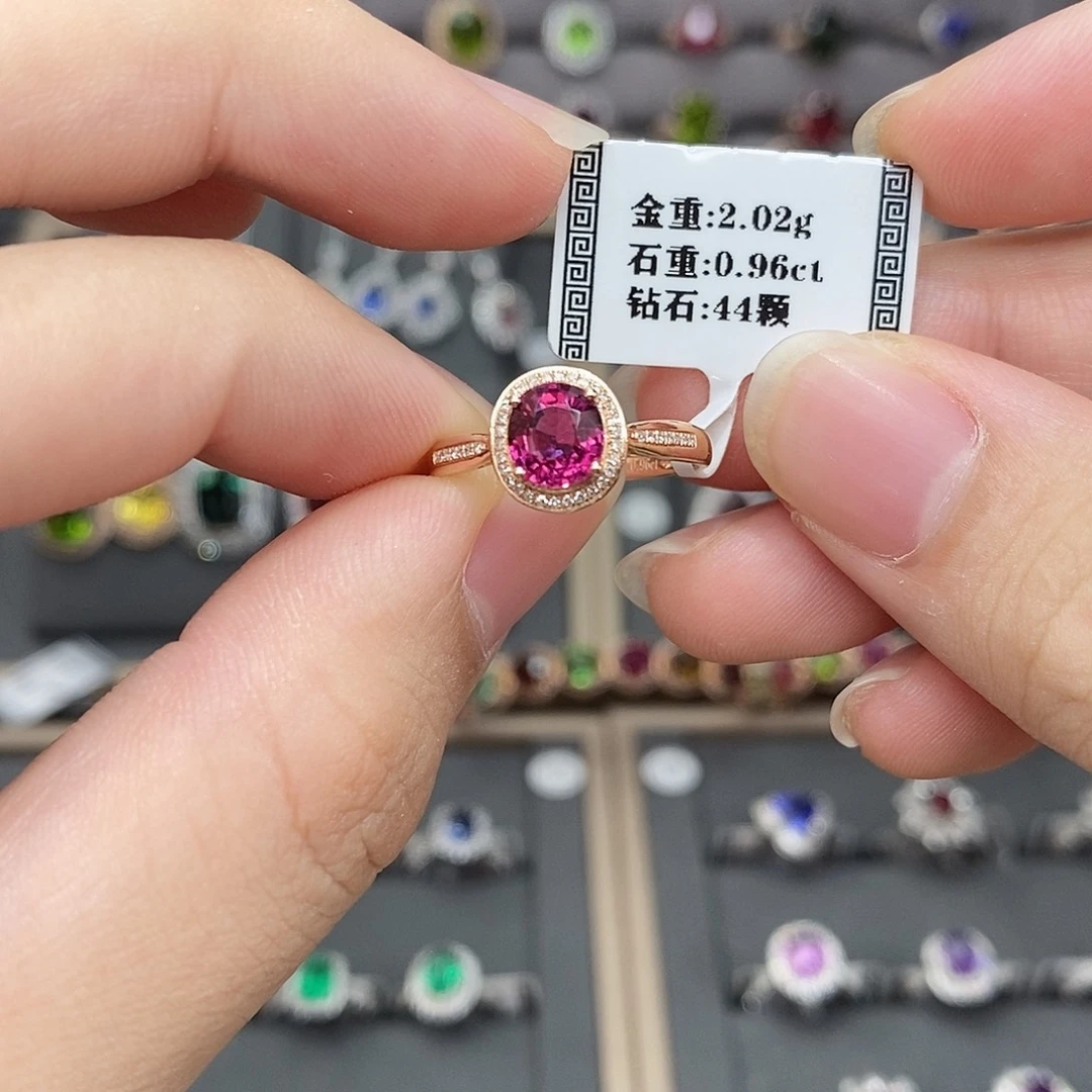 碧玺戒指18K金镶嵌0.96。