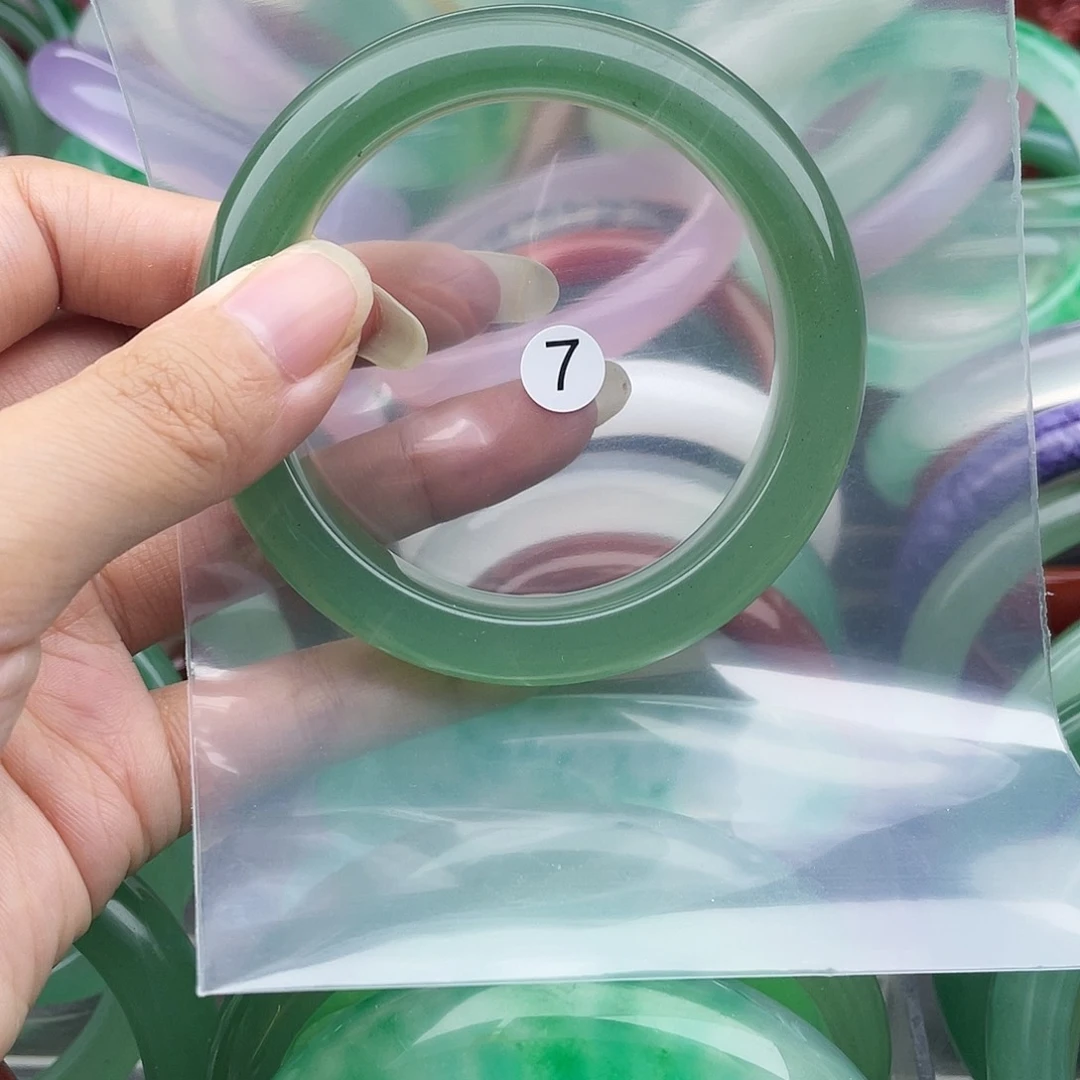 【闪购商品】石英岩玉手镯未镶嵌58