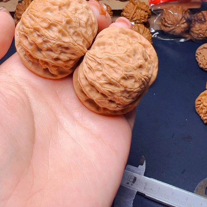 长***歌文玩核桃吊坠乾隆磨44