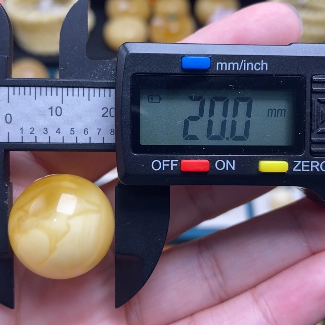 蜜蜡未镶嵌珠宝奇石