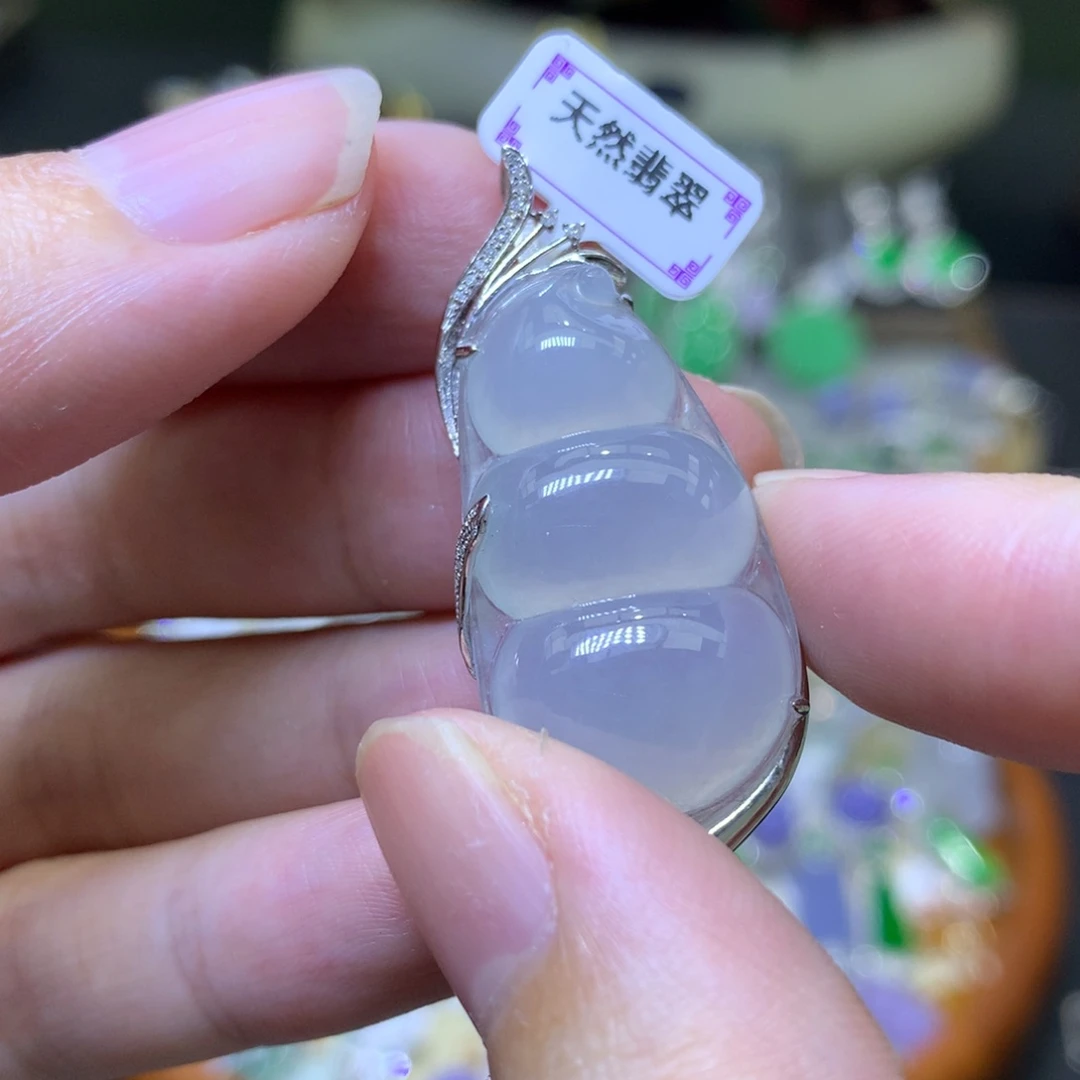 颈饰18K金镶嵌翡翠