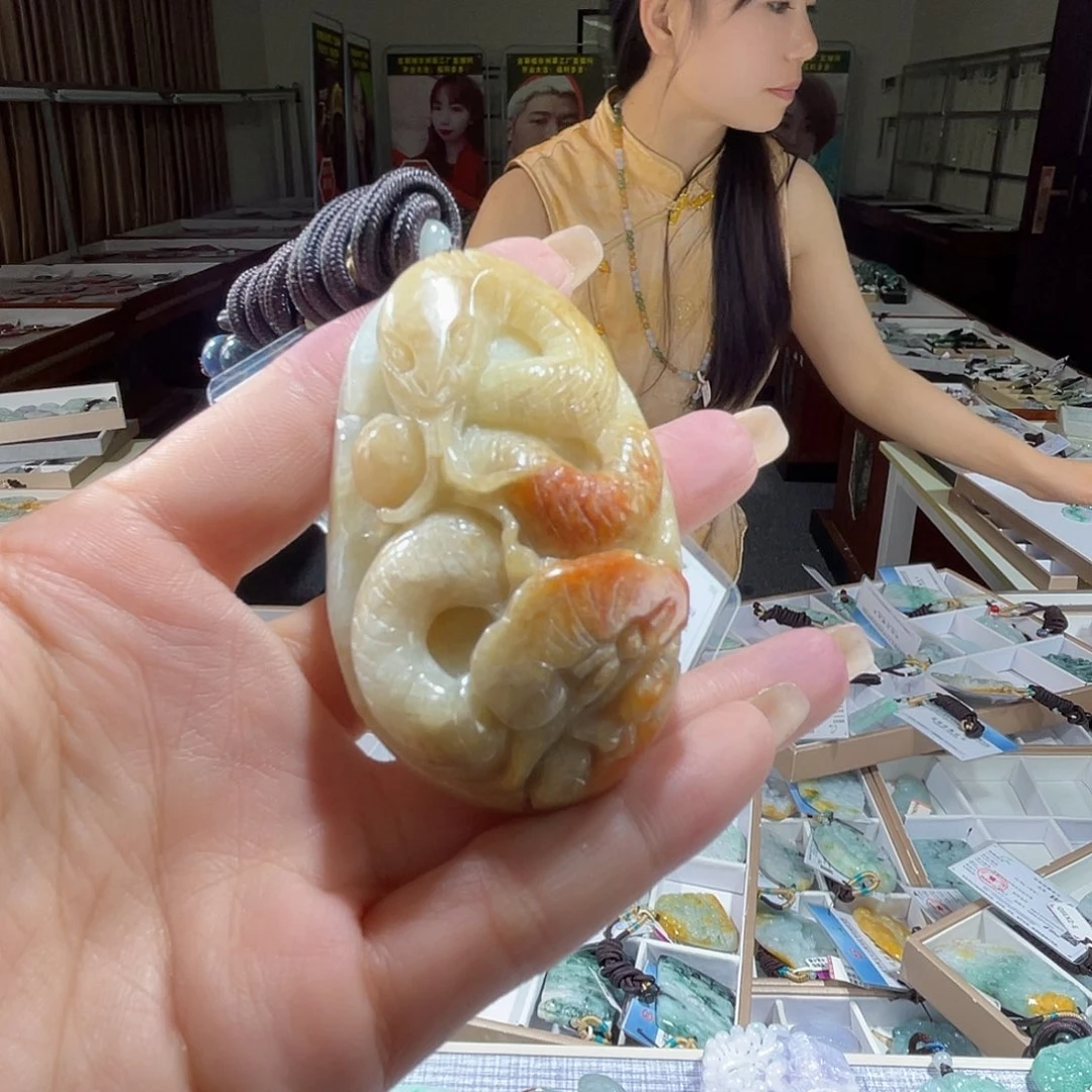 翡翠未镶嵌颈饰一