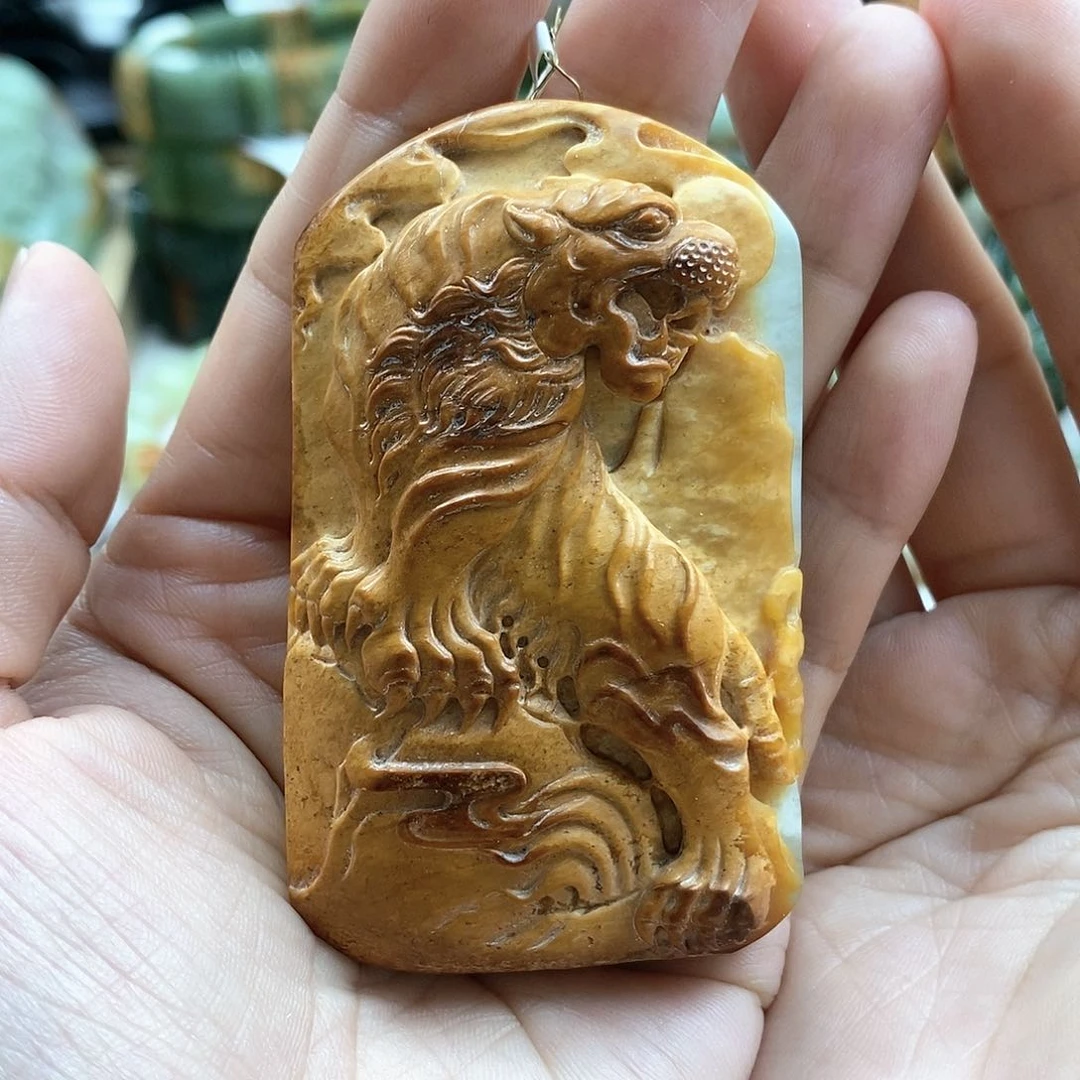 透闪石质玉未镶嵌颈饰