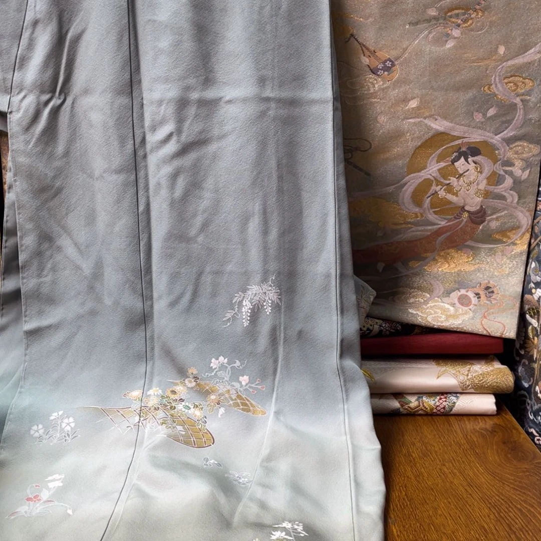 织绣嵌螺钿和服和服