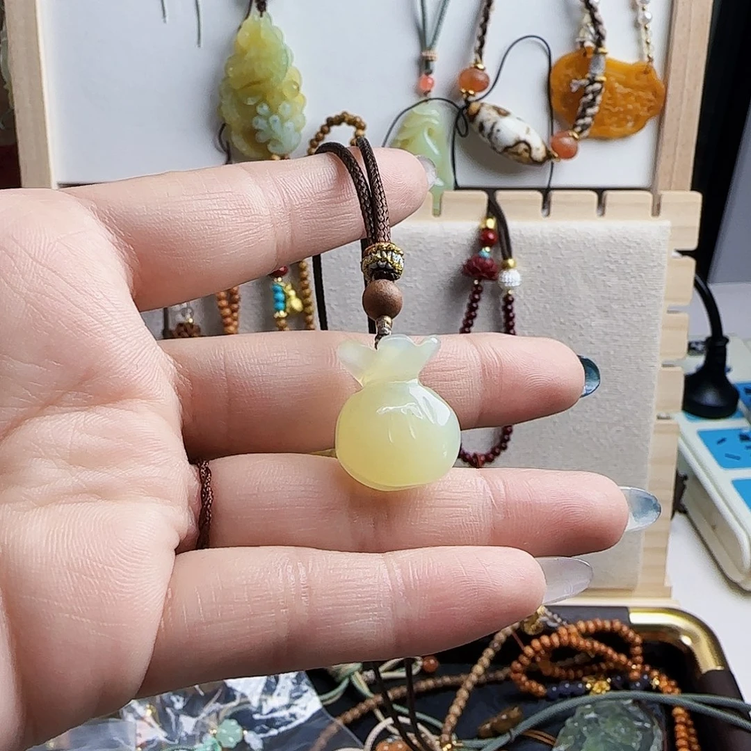 随***性合金蛇纹石玉颈饰