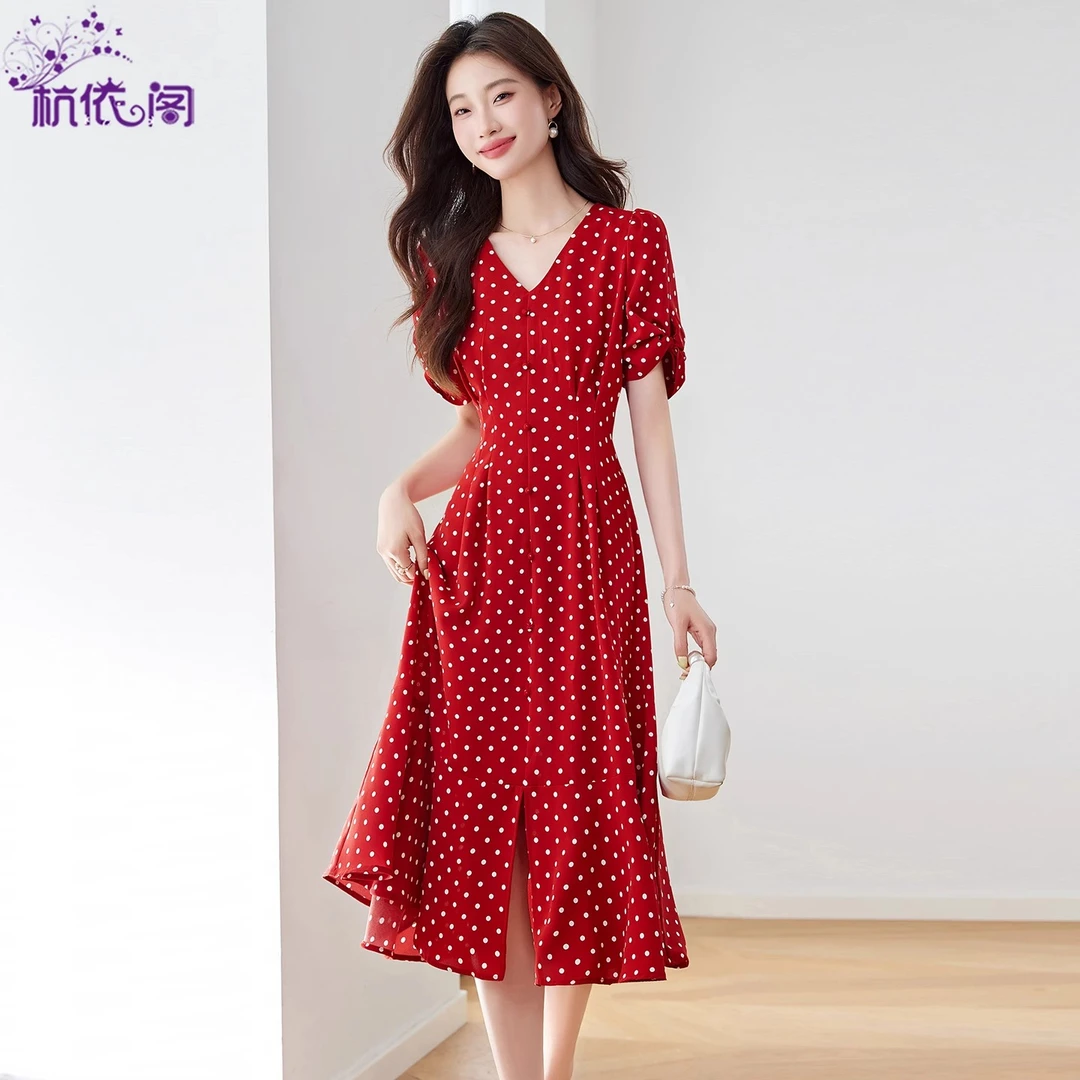 红色波点连衣裙女夏季2025新款高级感法式v领收腰巨好看减龄裙子