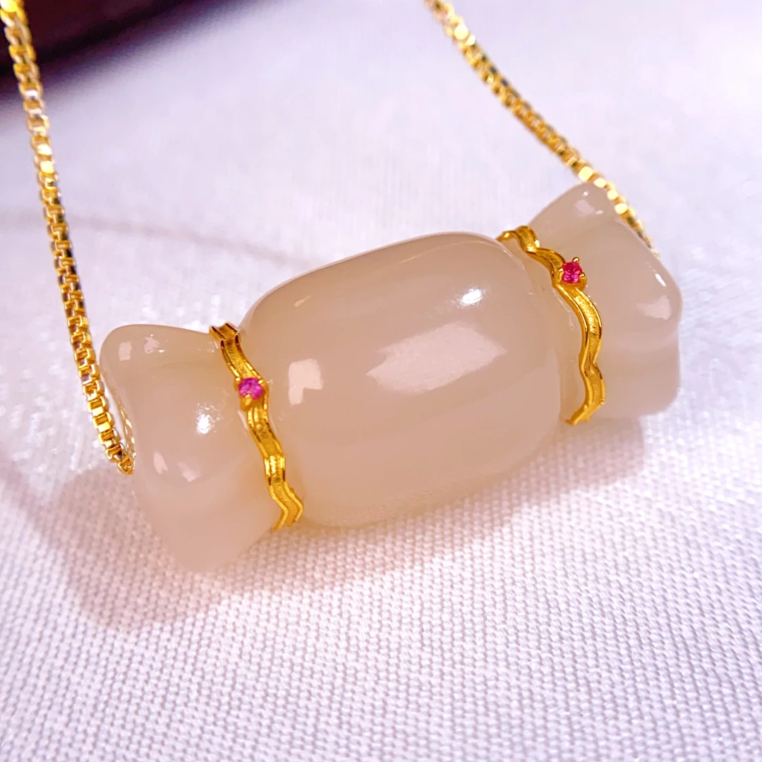 天然和田玉青海料精品熟藕粉红粉18K金糖果吊坠路路通时尚@0027