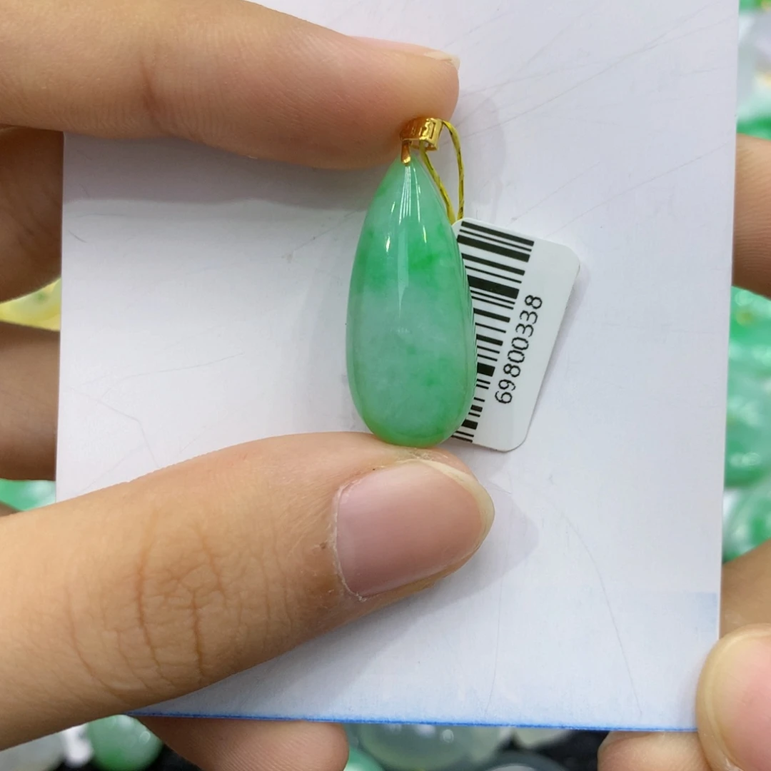 颈饰18K金镶嵌翡翠