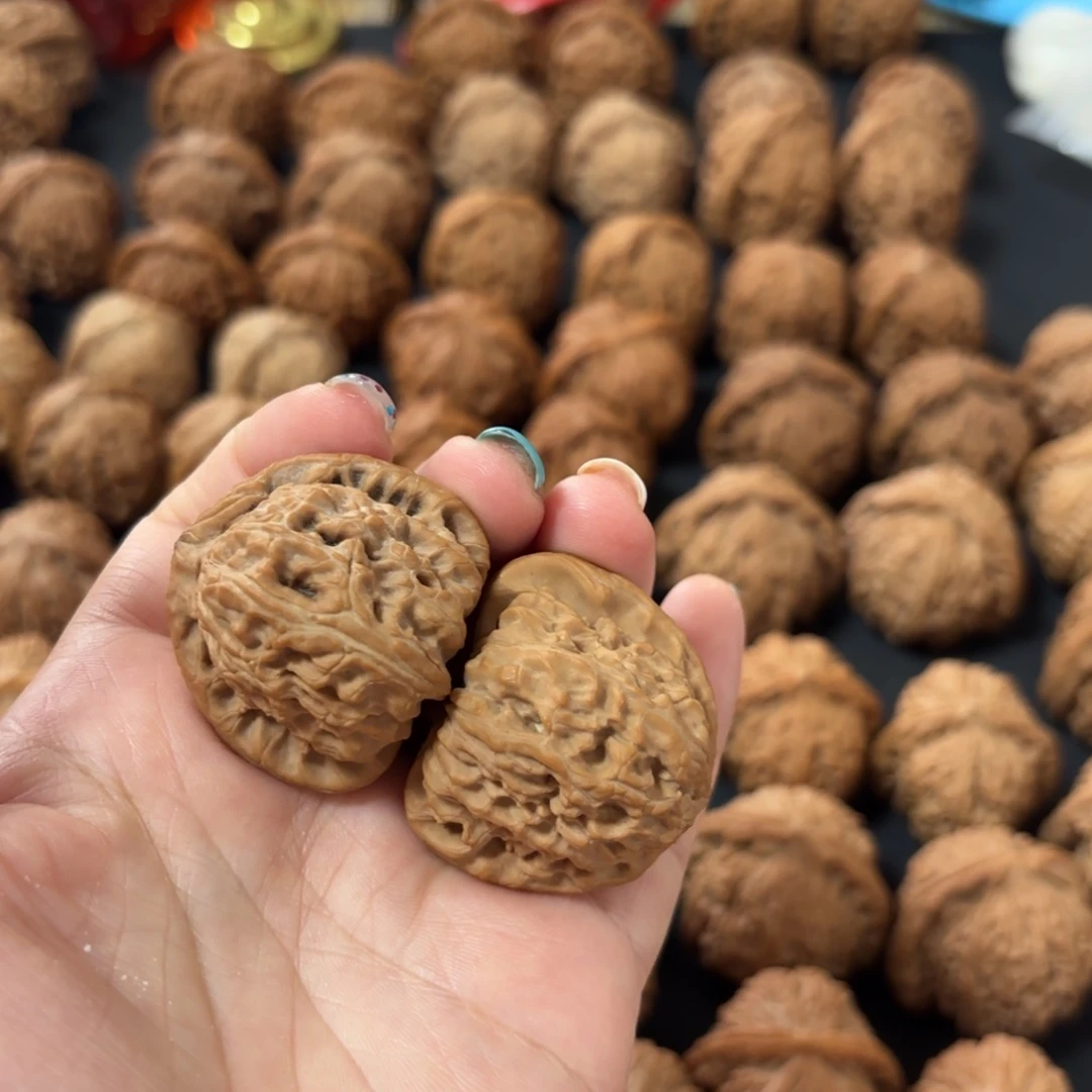 旷***野文玩核桃吊坠白狮子