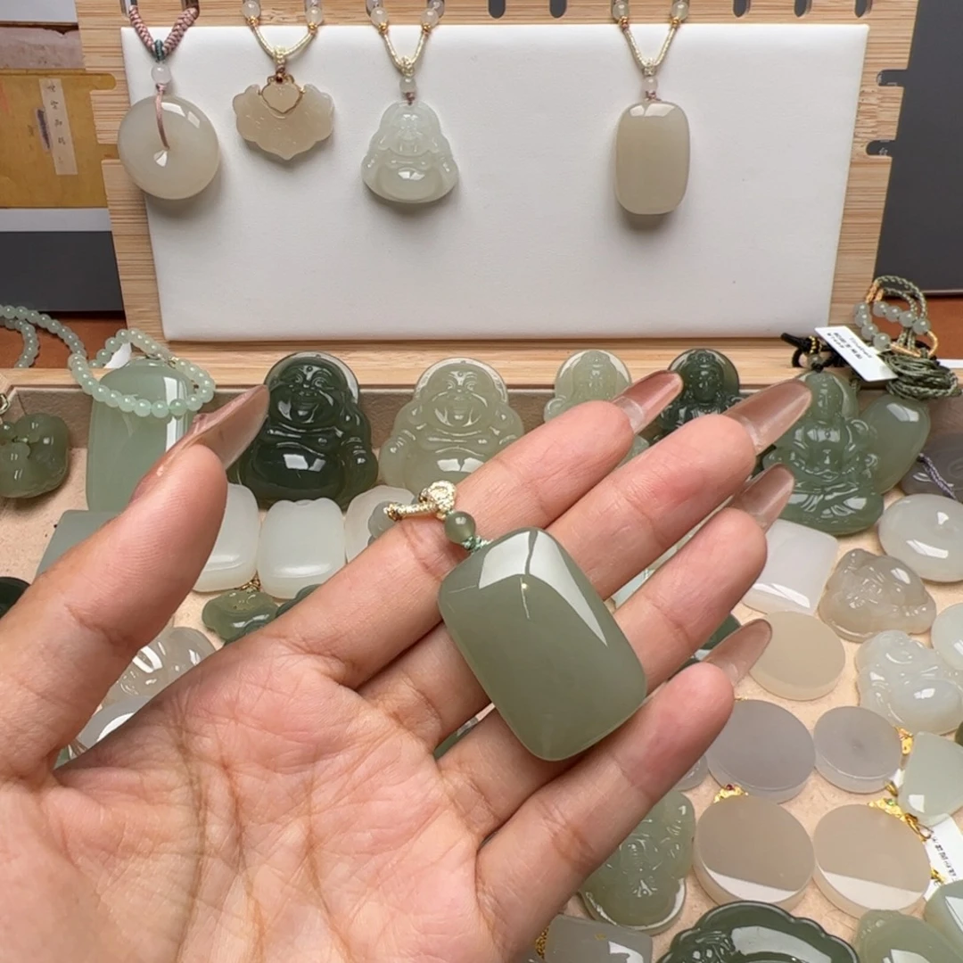 和田玉未镶嵌颈饰