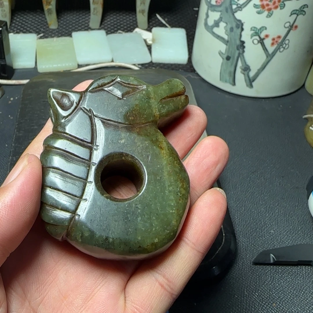 和田玉未镶嵌把件