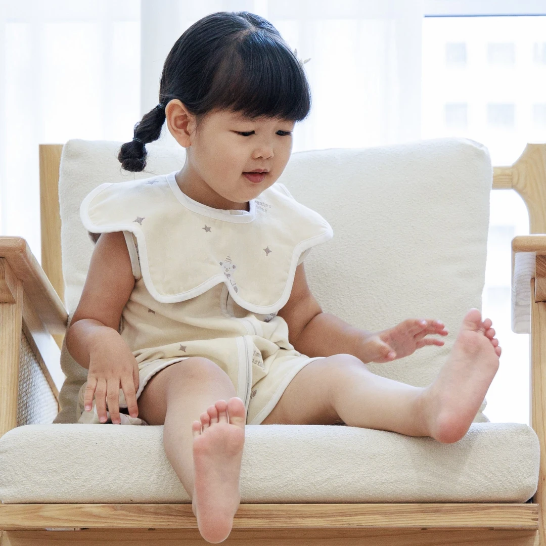 雅赞棉纱婴幼儿花瓣型围嘴卡通亲肤柔软防脏吸水围兜口水巾