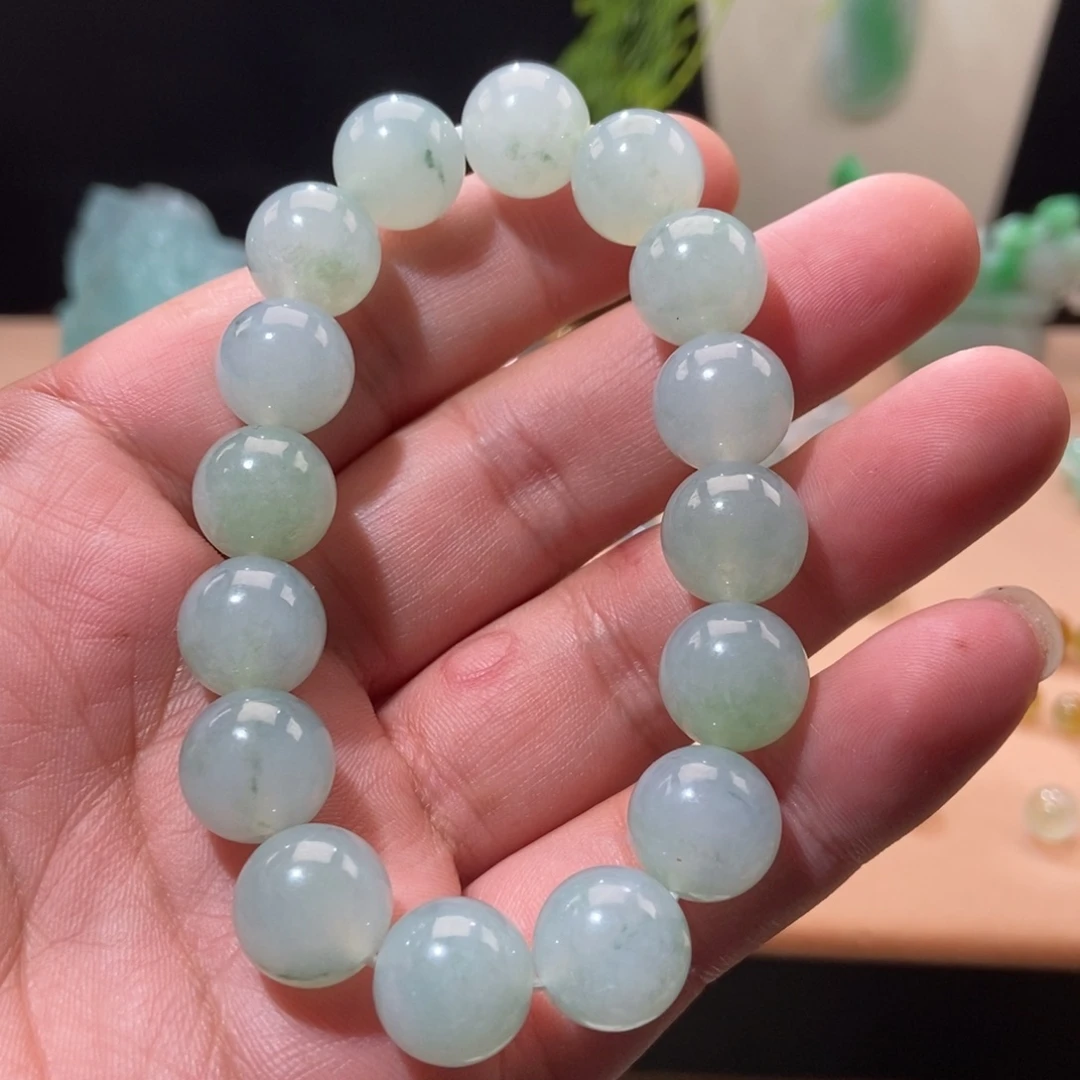 喵***～翡翠未镶嵌胸饰单日成交