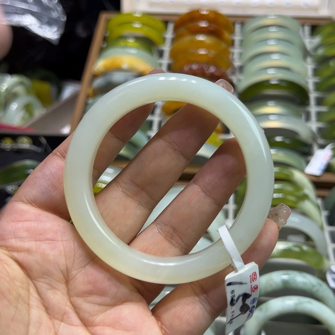 ****゛蛇纹石玉未镶嵌手镯