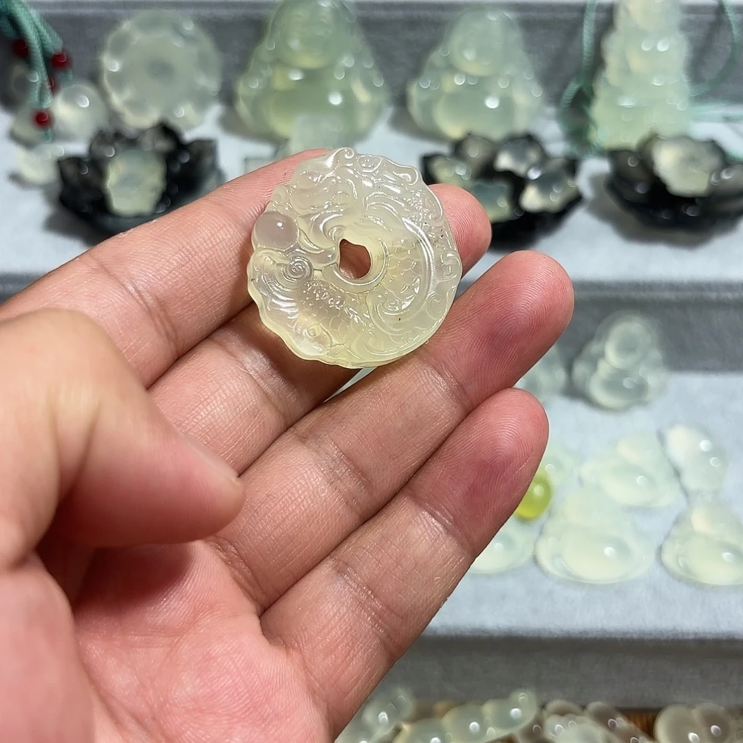 未镶嵌蛇纹石玉颈饰