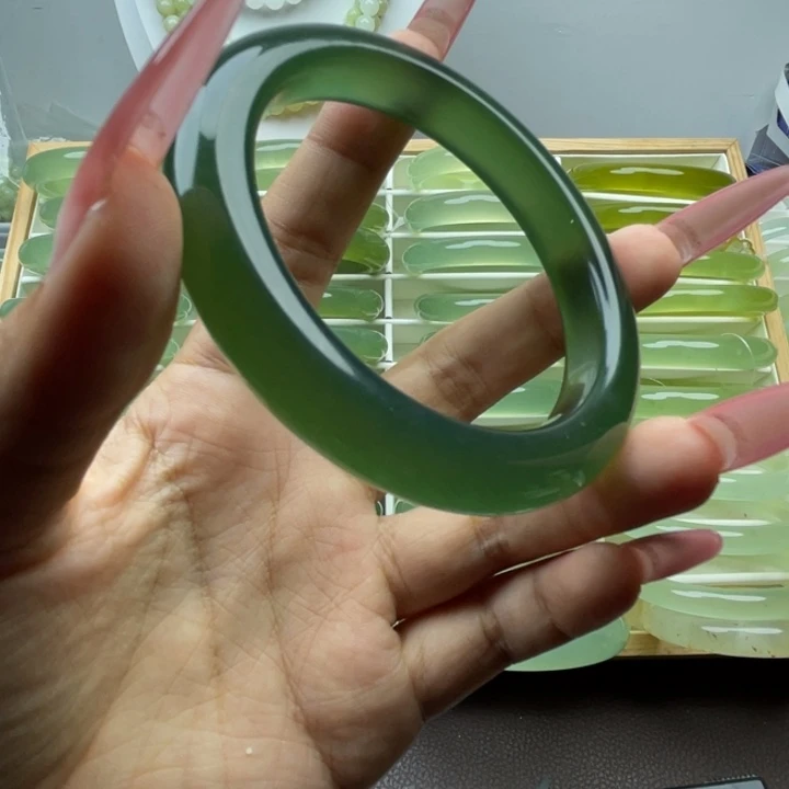 了***木蛇纹石玉未镶嵌手镯