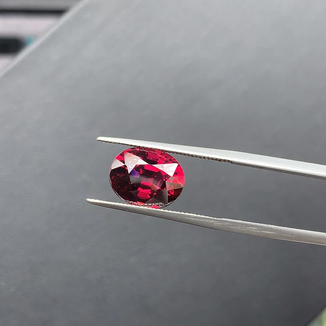 未镶嵌石榴石（紫牙乌）裸石5.48克拉