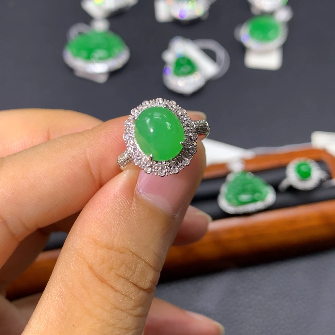 翡翠戒指18K金镶嵌翡翠