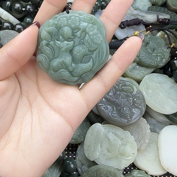 和田玉未镶嵌颈饰