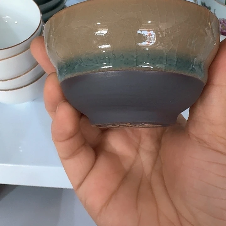 主人杯一个，瓷。主人瓷