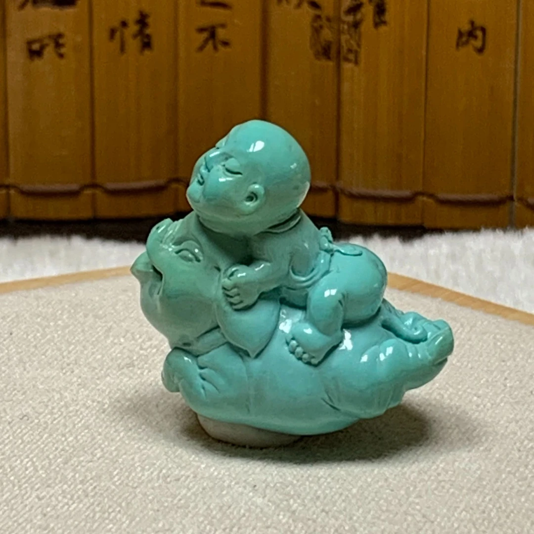 湖北天然原矿绿松石高瓷顽童手工雕刻吊坠配饰
