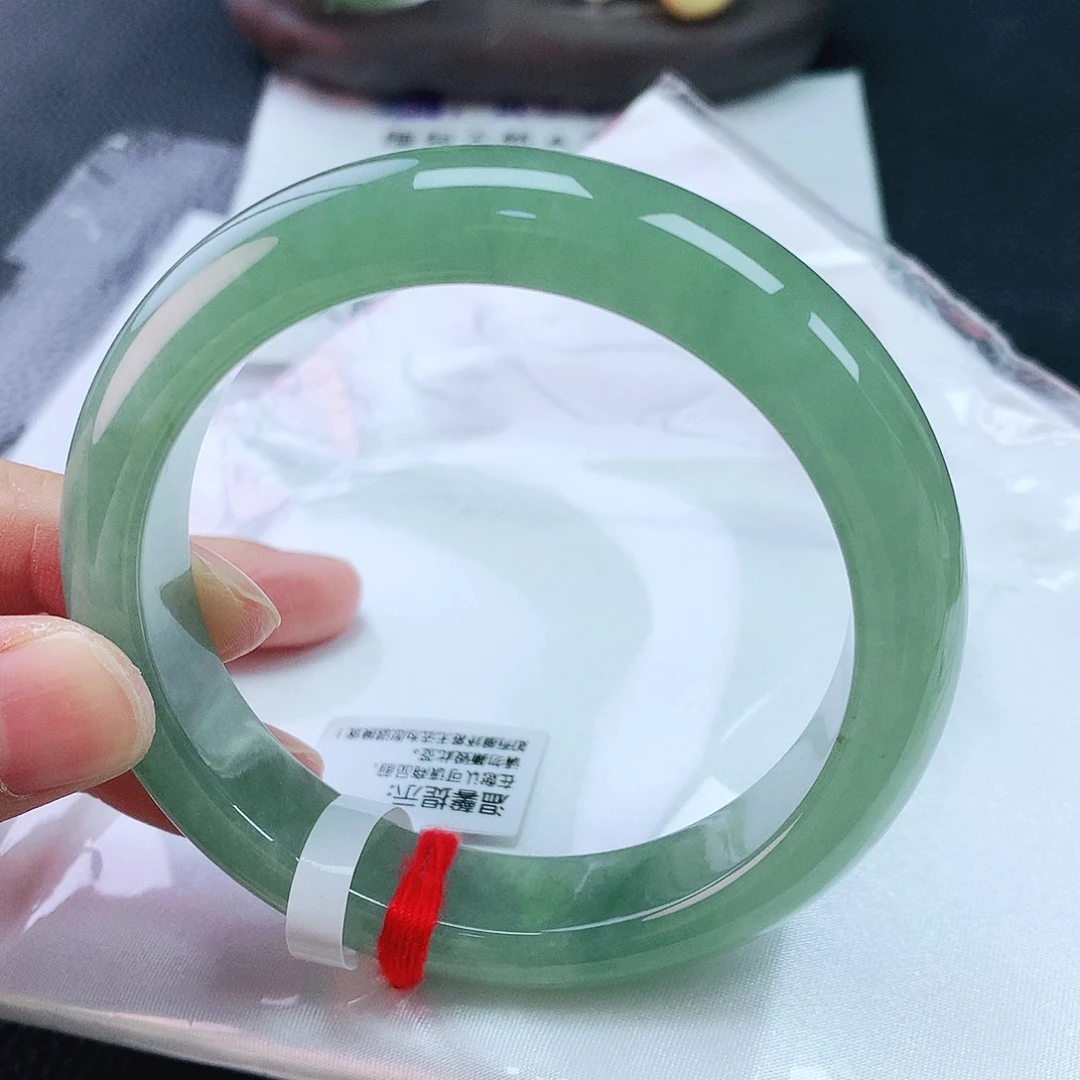 翡翠手镯未镶嵌58圈