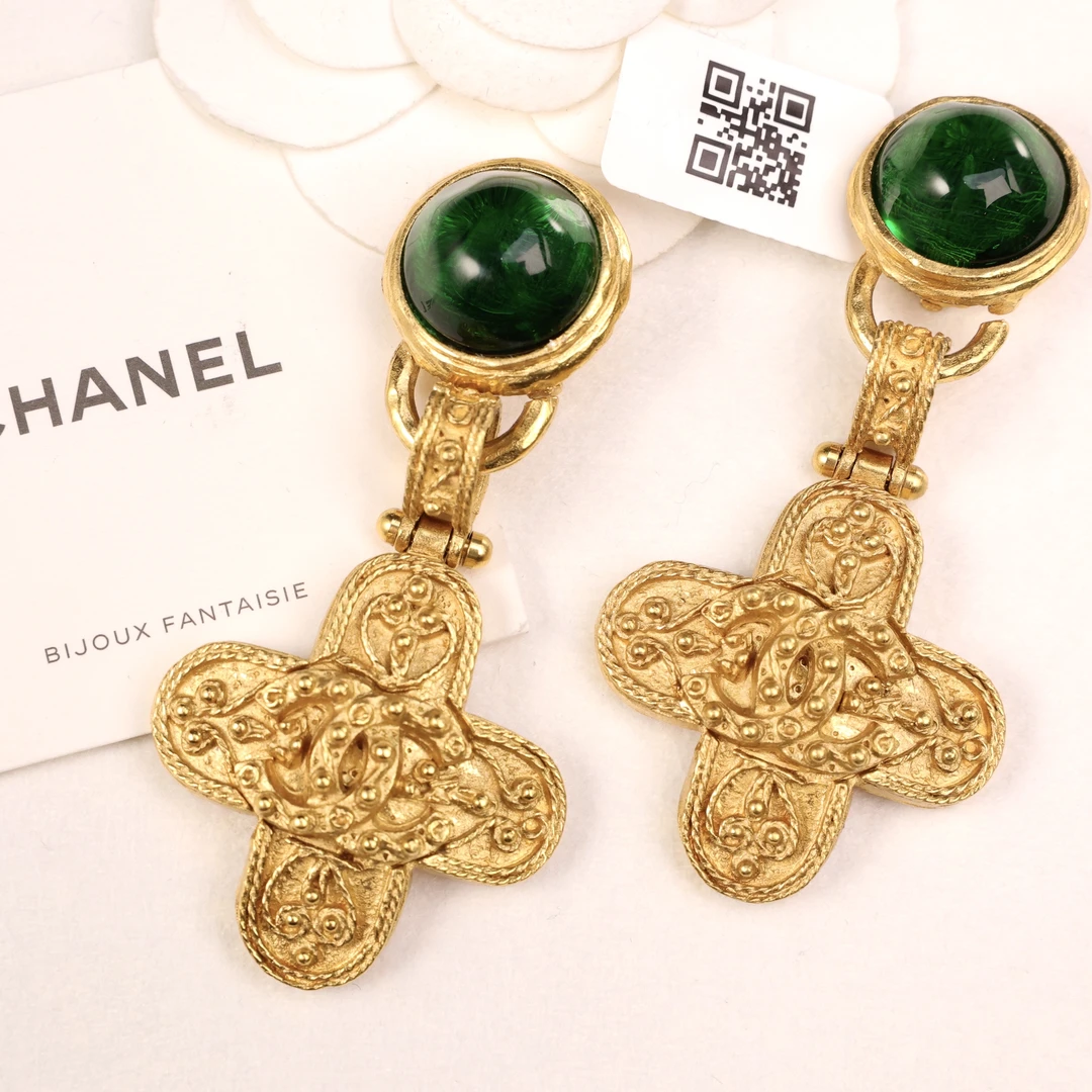 95新 Chanel/香奈儿 柚礼中古/香奈儿绿琉璃葡萄藤耳夹nw605003